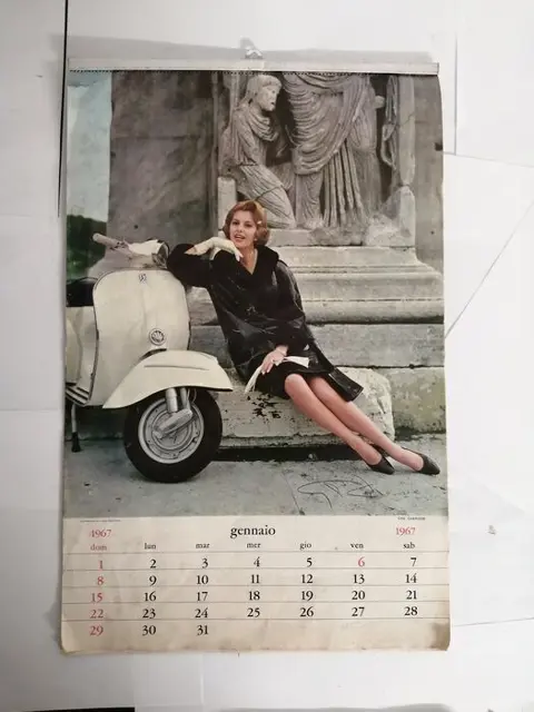 Decoratief object - Calendario 1967s Pin Up - Vespa