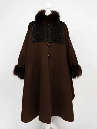 Artisan Furrier - Vos, Wol Cape