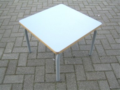 *Bijzettafel B60xD60cm. 3 x vr