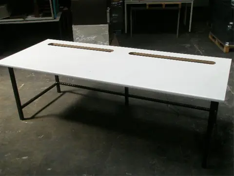 1x Bureau H85xB250xD100cm.