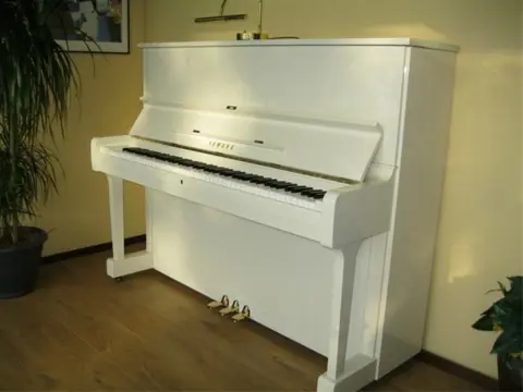 Yamaha U1 Wit Hoogglans