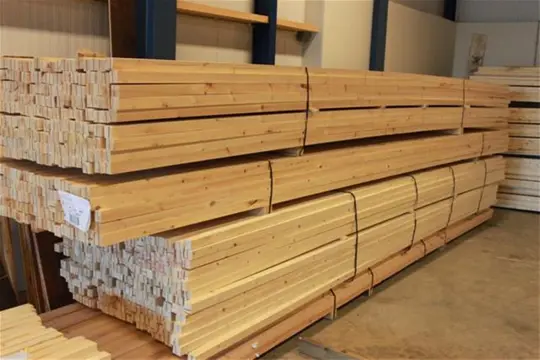 Houten planken / balken / latten tegen scherpe pijzen!