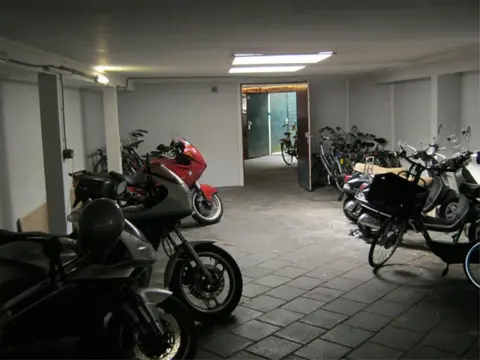 Aangeboden stalling plaats motor