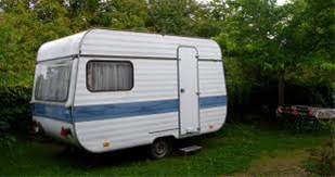 GEZOCHT OUDE (SLOOP) CARAVAN HOEFT NIET GRATIS