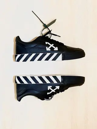 Off White - Low Vulcanized Leather (ss 22/23) - Sneakers -