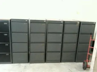 Diverse stevige en solide kantoorkasten