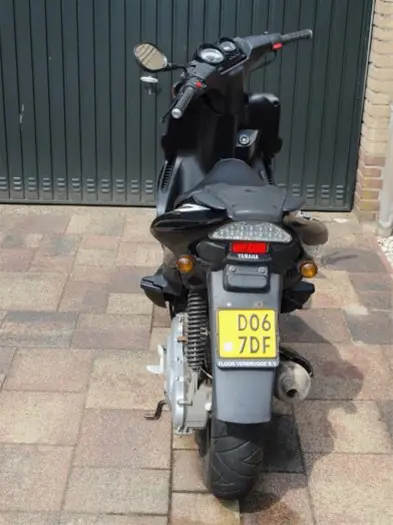 Yamaha Aerox Midnight black zwart goud