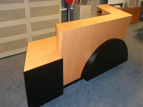 1x Balie B300xB120xD86cm.