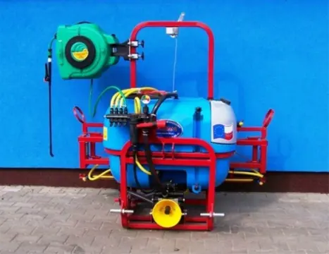 Veldspuiten Veld spuit Sproeier gedragen getrokken.