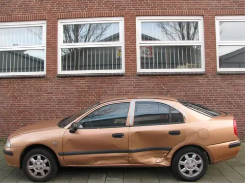 Sloopauto inkoop Den haag MITSUBISHI CARISMA Bouwjaar 1999