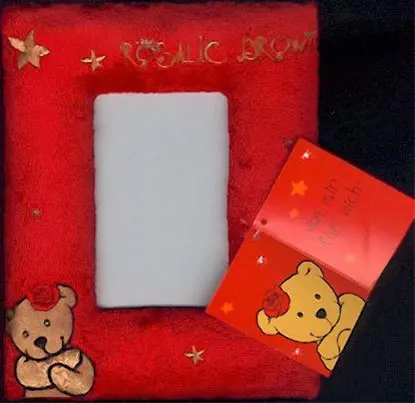 Beer Rosalie Brown fotolijst in rode pluche