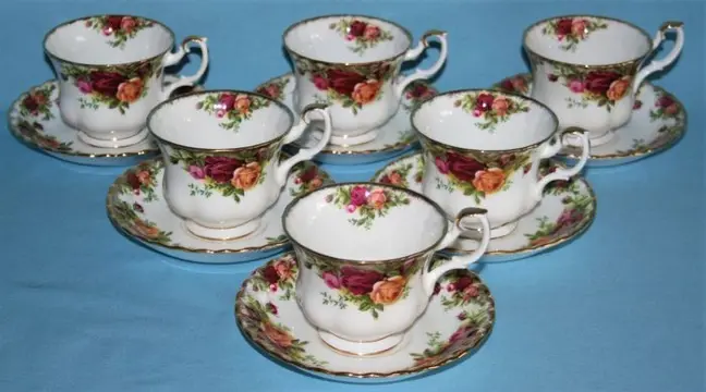 Royal Albert - Teacups &amp; saucers (12) - Modern -