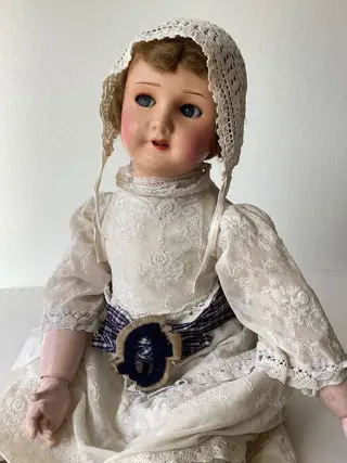 SFBJ Paris__ antieke pop met bewegende ledematen en echt