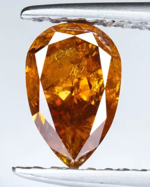 Diamant - 0.61 ct - Natural Fancy Deep Orange - I2 *NO