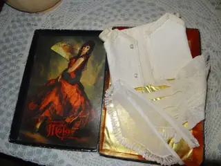 Merk onbekend - Corsetje, handschoenjes en antiek kraagje -