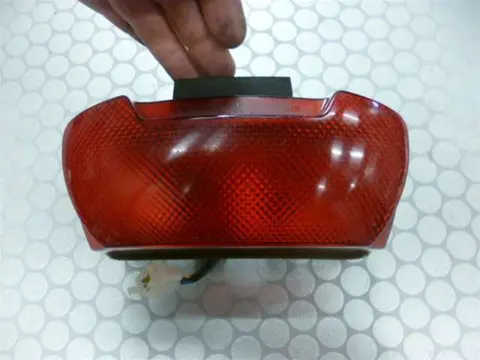 ACHTER LICHT Yamaha YZF 1000 Thunderace 1995 - 2002