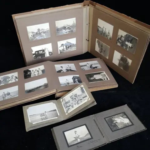 Unknonw - 4 Photographic albumsFamily collection of B&amp;W