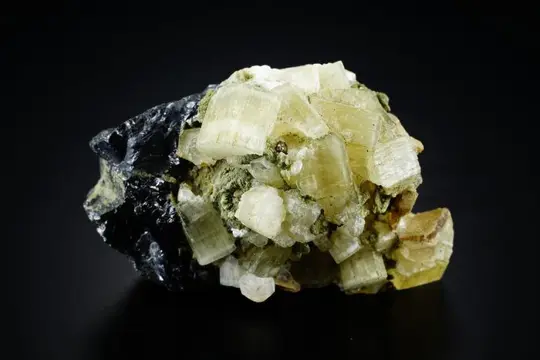 FERBERITE met APATITE grote kristallen - fluorescentie van