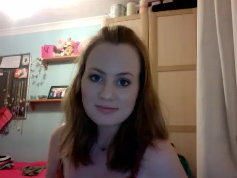 Spontane jonge meid zoekt lieve xxxx man!