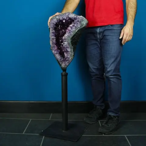 Amethist Geode - 910×270×180 mm - 22 kg