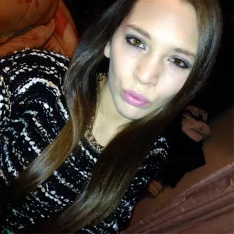 Lydia 21 Jaar, zoekt xxxxxxxxxxxxx met oudere man!