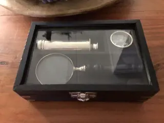 Verrekijker, vergrootglas ,kompas , kado