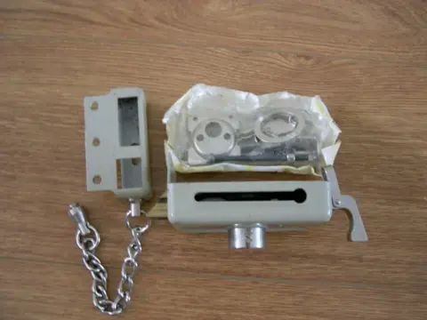 Yale Oplegslot 1614/1 50 mm met kierstand ketting