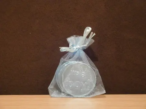 Drie chocolademunten jongen babyblauw geboorte zakje organza