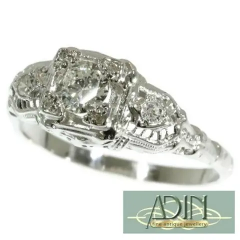 Vintage verlovingsring met magnifieke diamant