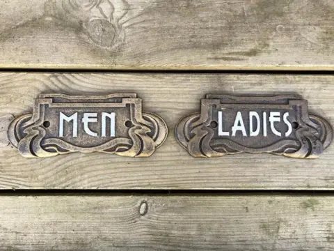 Toilet bord , wc bord , man en vrouw