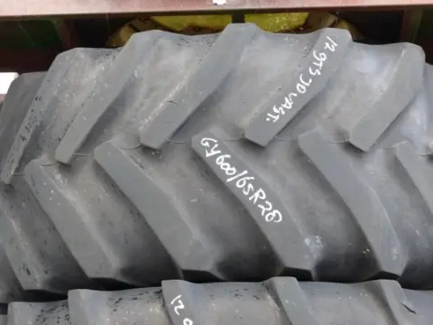 R28 Goodyear 600/65R28
