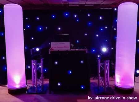 De ultieme bruiloft en feest drive-in-show v.a €75 per uur.