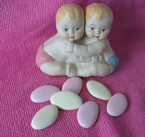 BABY JONGEN/ MEISJE TWEELING aardewerk v a 48 STUKS Nieuw