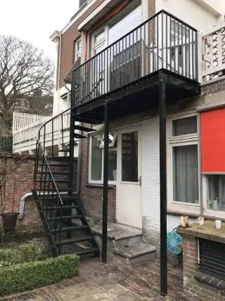 Kwartslagtrappen op maat gemaakt