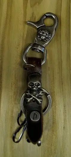 Sleutelhangers van leer " Doodskop " Bruin