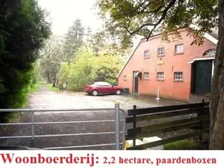 Woonboerderij, 2,2 hectare, paardenboxen
