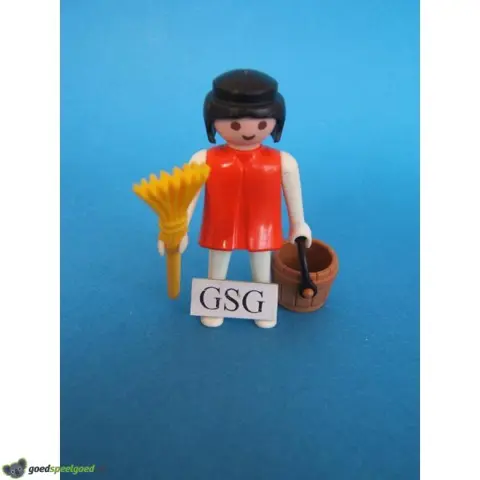 Huisvrouw met bezem en emmer nr. 4242-02