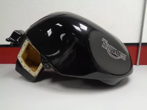 TANK Triumph Sprint ST 955 1999 - 2005