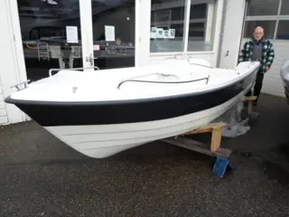 Te koop nieuwe console boot van het merk Excellent 4.70m