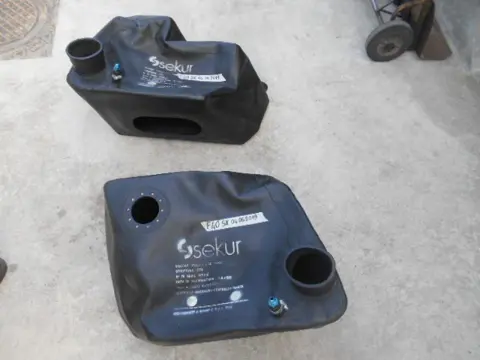 Fuel tank left and right Ferrari F40