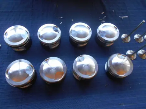 Pistons for Ferrari 308 2 valve diameter 81,5