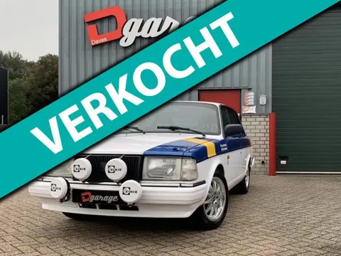 Volvo 240 2.3 GL Rally klaar!