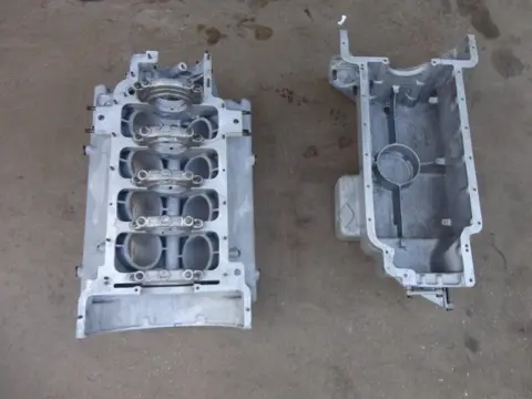 Engine block Maserati Indy 4.2 type Am116 with oil sump