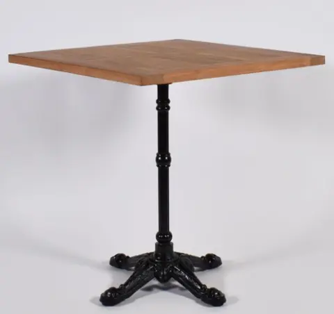 Terrastafel teakhout vierkant 70 x 70 cm gietijzer onderstel