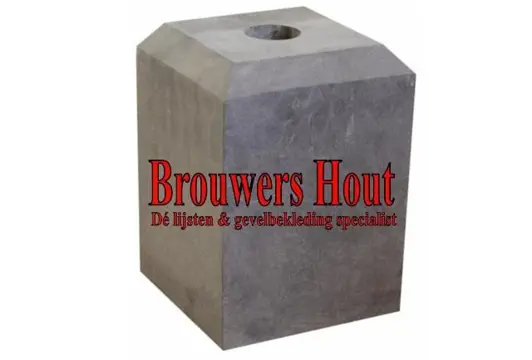 Hardstenen sokkels 200x200mm op voorraad.