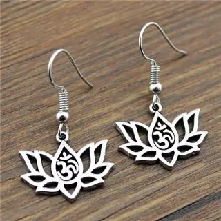 Mantra in Lotusbloem, zilverkleurige oorbellen