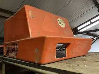 Atlas 1404 <93 Vorne Rechts voor kap haube (bj 1989)