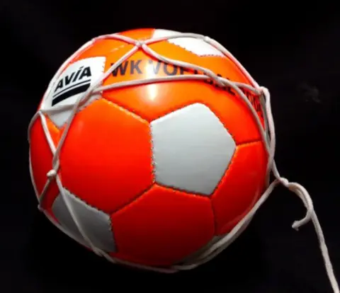 Voetbal WK 2006, Avia, mt 5, 410-435 gr. Nieuw, opblaasbaar