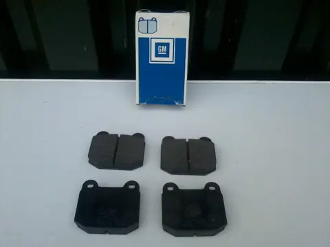 Remblokken Opel Kadett C GTE 90399439