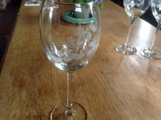 Wijnglazen, mooi gedecoreerd - 4 stuks. Z.g.a.n